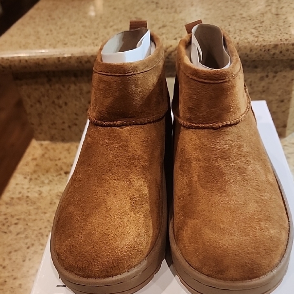 NEW IN BOX SIZE-1 ANKLE BOOTS KIDS